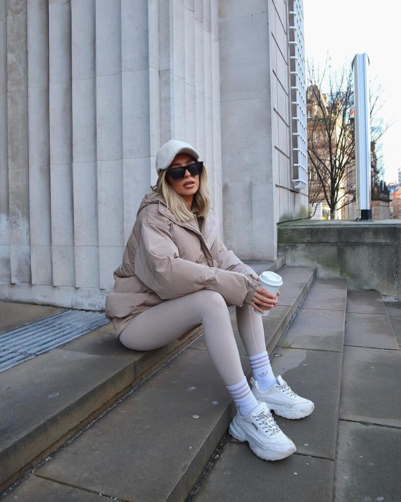 Neutral Monochrome Puffy Coat Matching Leggings and Sneakers Comfy fall outfit